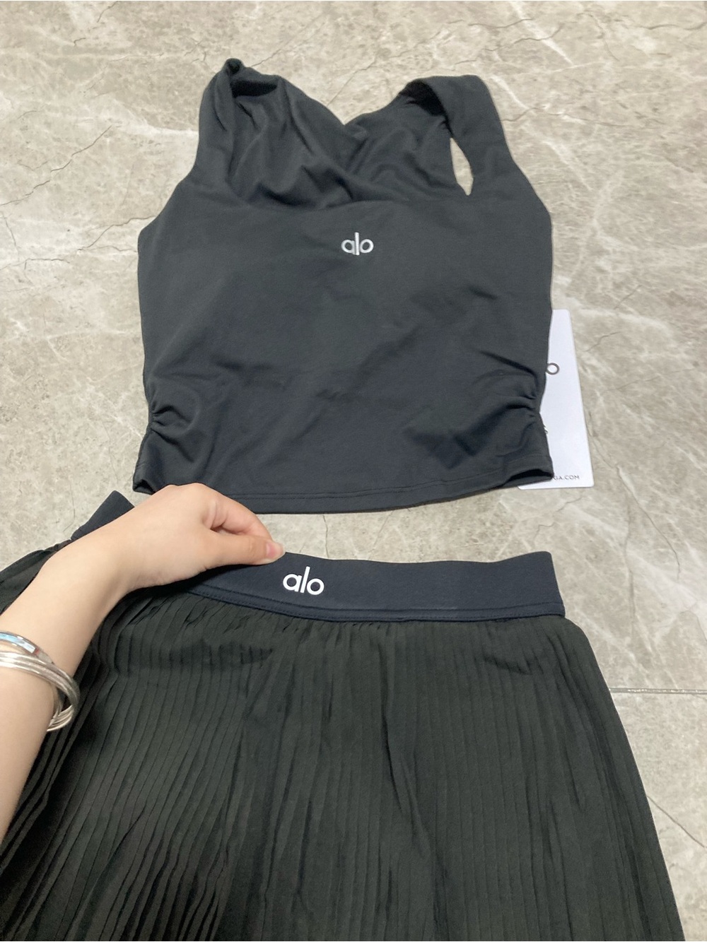 ALO Yoga Black Pleated Skort with Black Logo Crop Tank - Picture 3 of 6